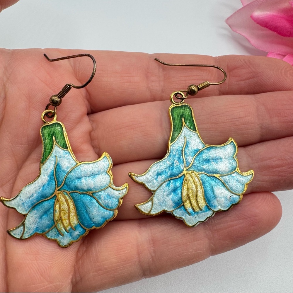 Vintage Cloisonné Blue Lily Dangle Earrings Cottagecore Grannycore Romantic - Picture 2 of 6